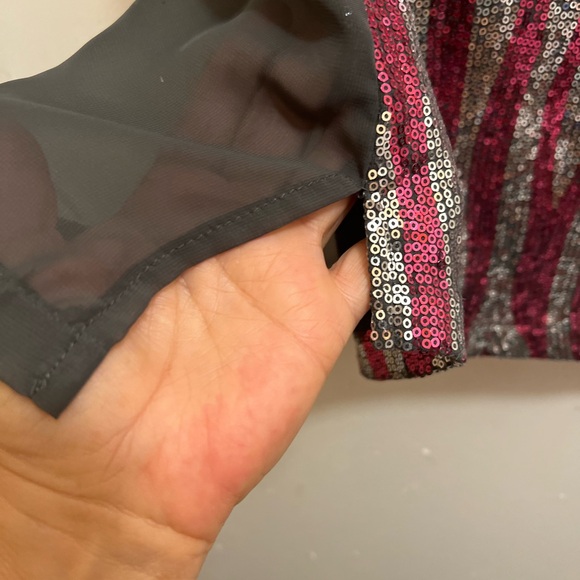 Material Girl Sequined Hi-Lo Top NWOT Size M - Picture 6 of 6